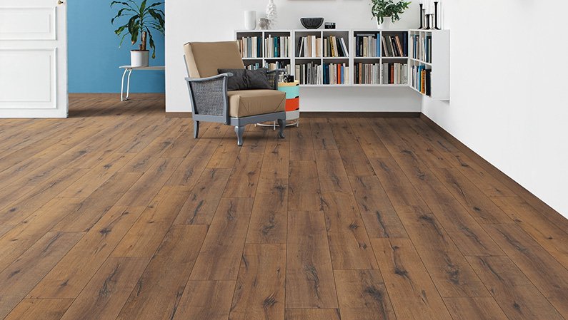 Ламинат Haro Tritty 100 Дуб Италика Дымчатый 530327 1282×193×8 фото в интерьере